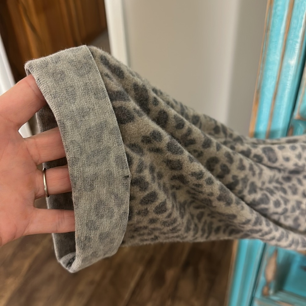 Leopard Top - Picture 3 of 4